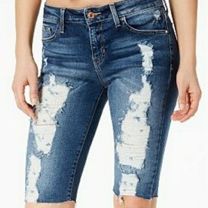GUESS KNEE HI RIP STRESS JEANS 24
